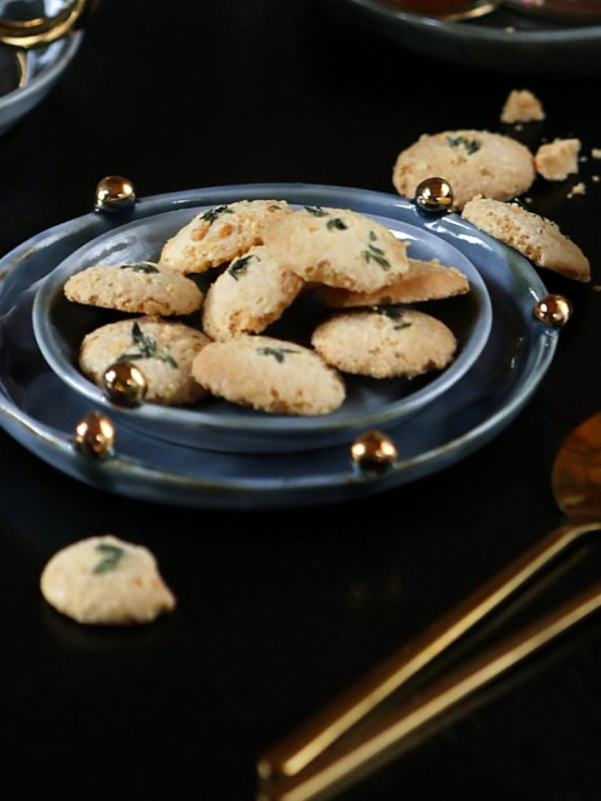 Baked white chocolate with thyme